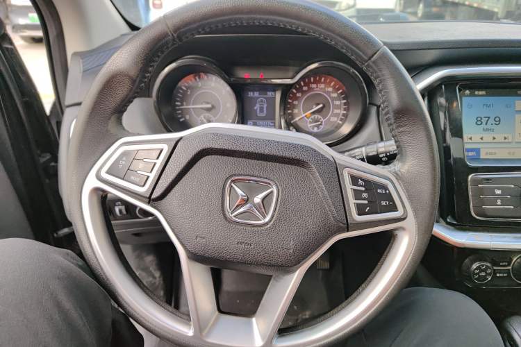 Used JMC Yusheng S350 2016 2.0T Automatic 4x4 Gasoline Luxury Version with Sunroof 7 Seats Steering Wheel