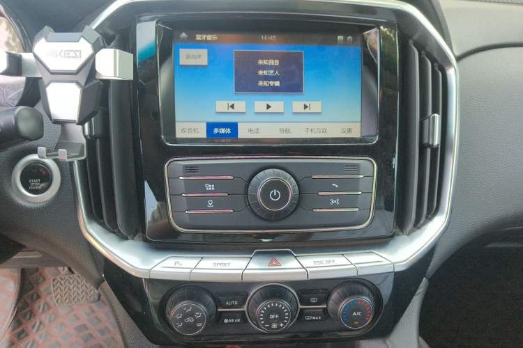Used JMC Yusheng S350 2016 2.0T Automatic Two-Wheel Drive Gasoline Ultra-Luxury 7-Seater Audio And AC Panel