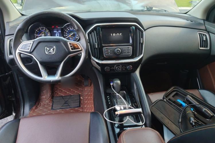 Used JMC Yusheng S350 2016 2.0T Automatic Two-Wheel Drive Gasoline Luxury Version with Sunroof 5 Seats Center Console