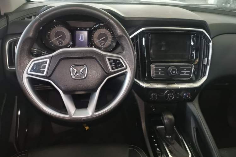 Used JMC Yusheng S350 2016 2.4T Automatic 4x4 Diesel Luxury 5-Seater Center Console