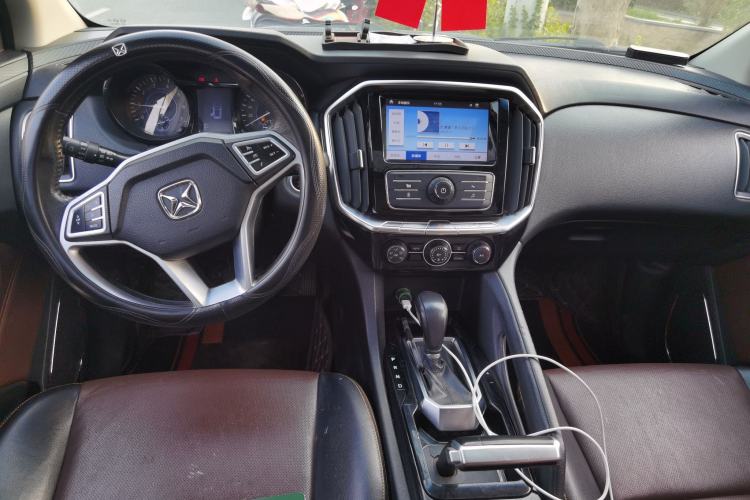 Used JMC Yusheng S350 2016 2.0T Automatic Two-Wheel Drive Gasoline Luxury Version with Sunroof 5 Seats Center Console