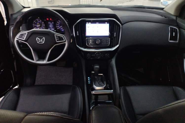 Used JMC Yusheng S350 2016 2.0T Automatic Two-Wheel Drive Gasoline Luxury Edition 5 Seats Center Console