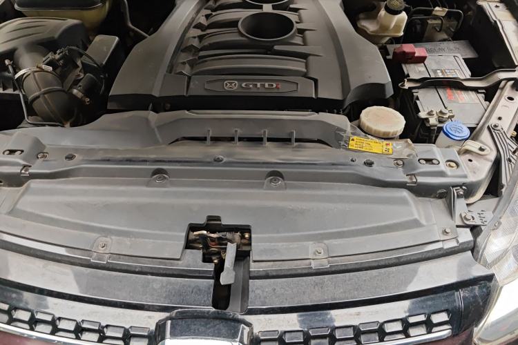 Used JMC Yusheng S350 2016 2.0T Automatic Two-Wheel Drive Gasoline Luxury Edition 5 Seats Engine Bay
