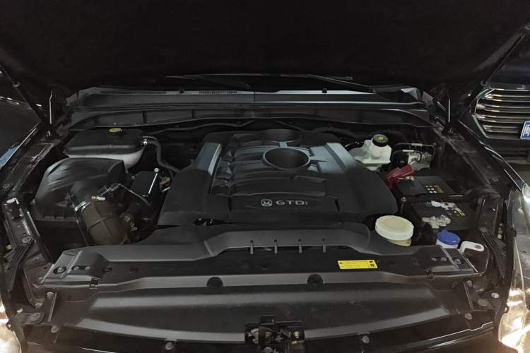 Used JMC Yusheng S350 2016 2.0T Automatic Two-Wheel Drive Gasoline Luxury Version with Sunroof 5 Seats Engine Bay