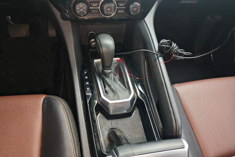 Used JMC Yusheng S350 2016 2.0T Automatic All-Wheel Drive Gasoline Luxury Edition 5 Seats Gear Lever