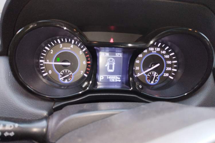 Used JMC Yusheng S350 2016 2.0T Automatic All-Wheel Drive Gasoline Ultra-Luxury 5-Seater Instrument Cluster