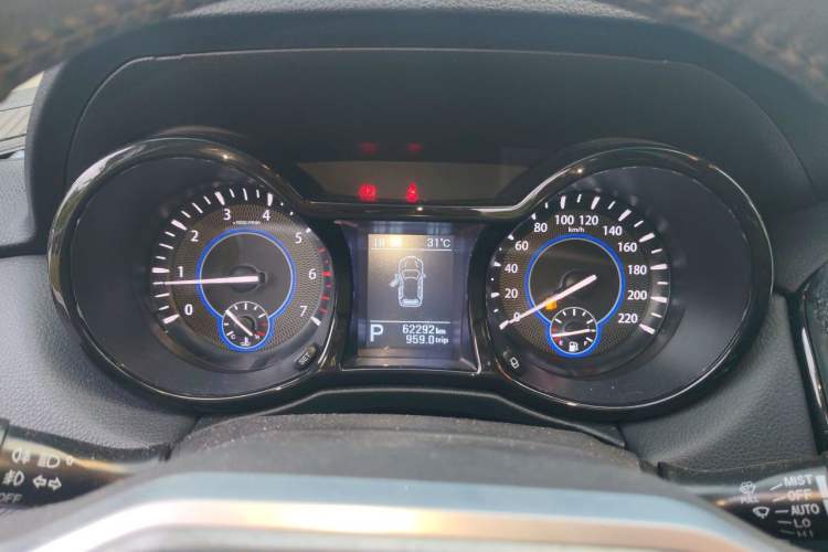 Used JMC Yusheng S350 2016 2.0T Automatic Two-Wheel Drive Gasoline Luxury Version with Sunroof 5 Seats Instrument Cluster