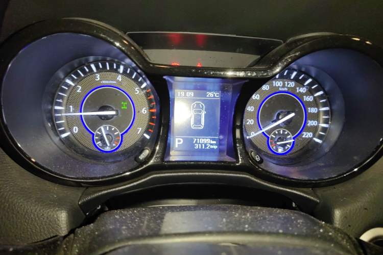Used JMC Yusheng S350 2016 2.0T Automatic All-Wheel Drive Gasoline Ultra-Luxury 5-Seater Instrument Cluster