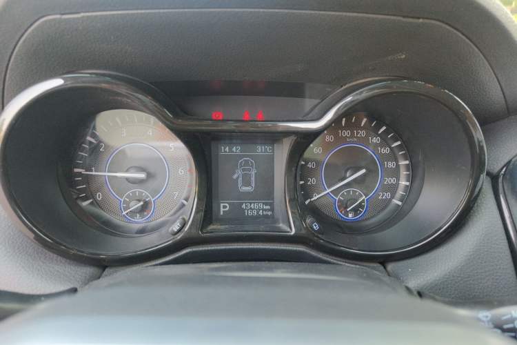 Used JMC Yusheng S350 2016 2.0T Automatic Two-Wheel Drive Gasoline Ultra-Luxury 7-Seater Instrument Cluster