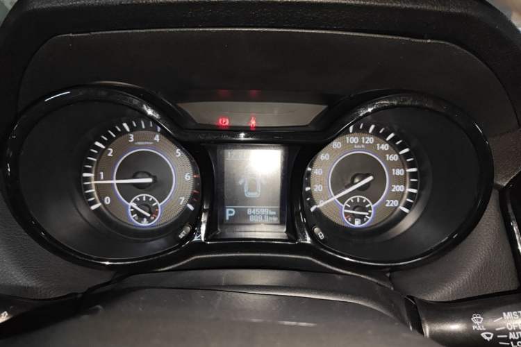 Used JMC Yusheng S350 2016 2.0T Automatic Two-Wheel Drive Gasoline Luxury Version with Sunroof 5 Seats Instrument Cluster