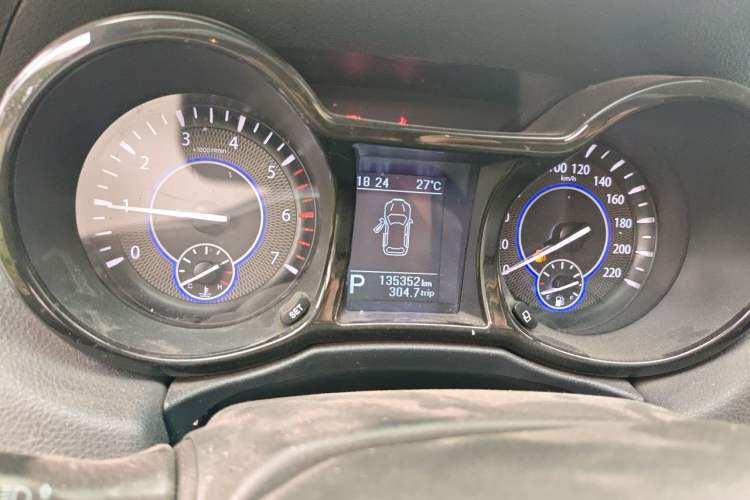 Used JMC Yusheng S350 2016 2.0T Automatic Two-Wheel Drive Gasoline Luxury Version with Sunroof 5 Seats Instrument Cluster