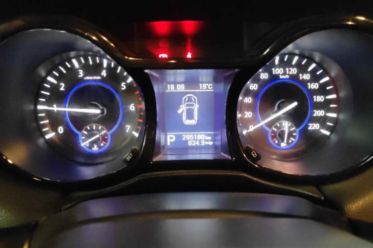 Used JMC Yusheng S350 2016 2.0T Automatic 2WD Gasoline Luxury Version with Sunroof 7 Seats Instrument Cluster