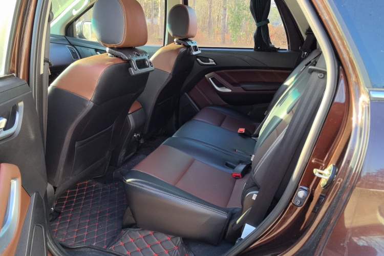 Used JMC Yusheng S350 2016 2.0T Automatic All-Wheel Drive Gasoline Ultra-Luxury 5-Seater Interior 1