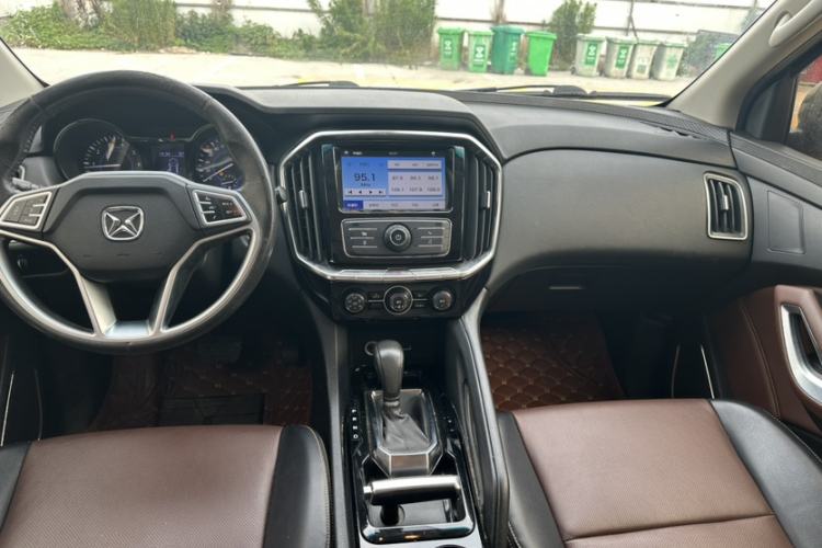 Used JMC Yusheng S350 2016 2.0T Automatic Two-Wheel Drive Gasoline Luxury Version with Sunroof 5 Seats Interior 1