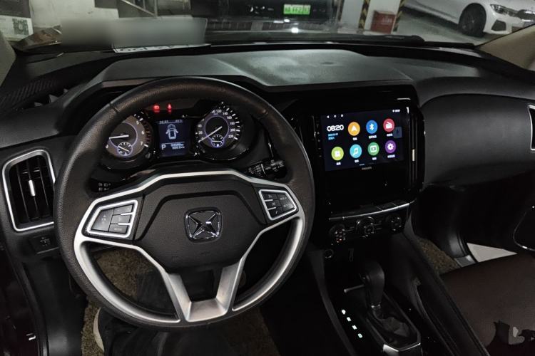 Used JMC Yusheng S350 2016 2.0T Automatic Two-Wheel Drive Gasoline Luxury Version with Sunroof 5 Seats Interior 2