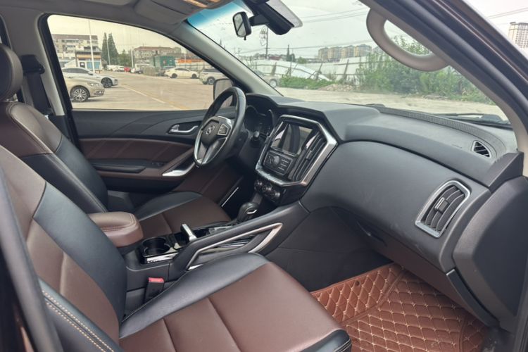 Used JMC Yusheng S350 2016 2.0T Automatic Two-Wheel Drive Gasoline Luxury Version with Sunroof 5 Seats Interior 2