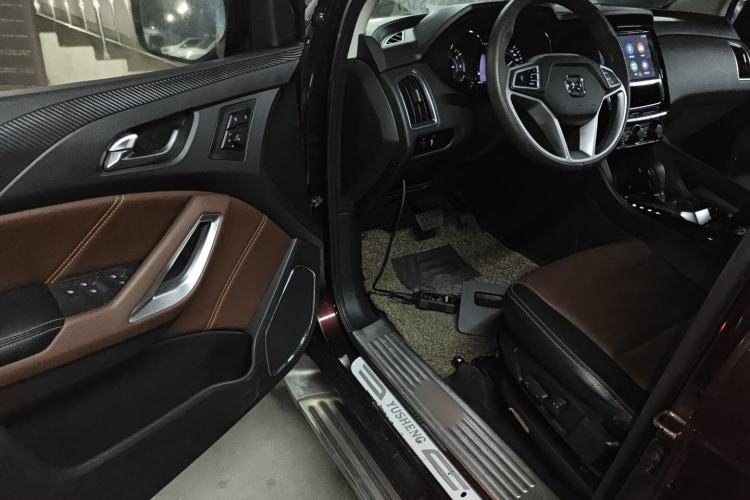 Used JMC Yusheng S350 2016 2.0T Automatic Two-Wheel Drive Gasoline Luxury Version with Sunroof 5 Seats Interior 3
