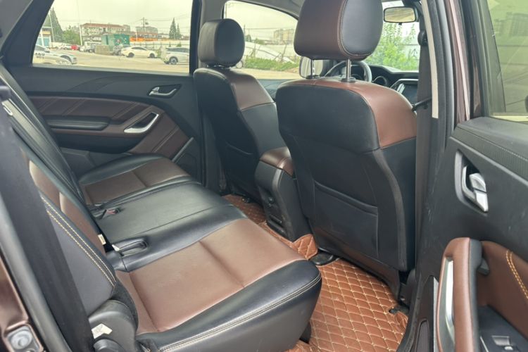 Used JMC Yusheng S350 2016 2.0T Automatic Two-Wheel Drive Gasoline Luxury Version with Sunroof 5 Seats Interior 3