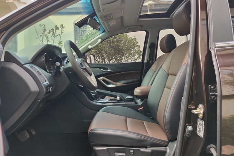 Used JMC Yusheng S350 2016 2.0T Automatic All-Wheel Drive Gasoline Ultra-Luxury 5-Seater Interior 4