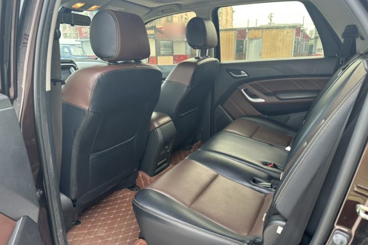 Used JMC Yusheng S350 2016 2.0T Automatic Two-Wheel Drive Gasoline Luxury Version with Sunroof 5 Seats Interior 4