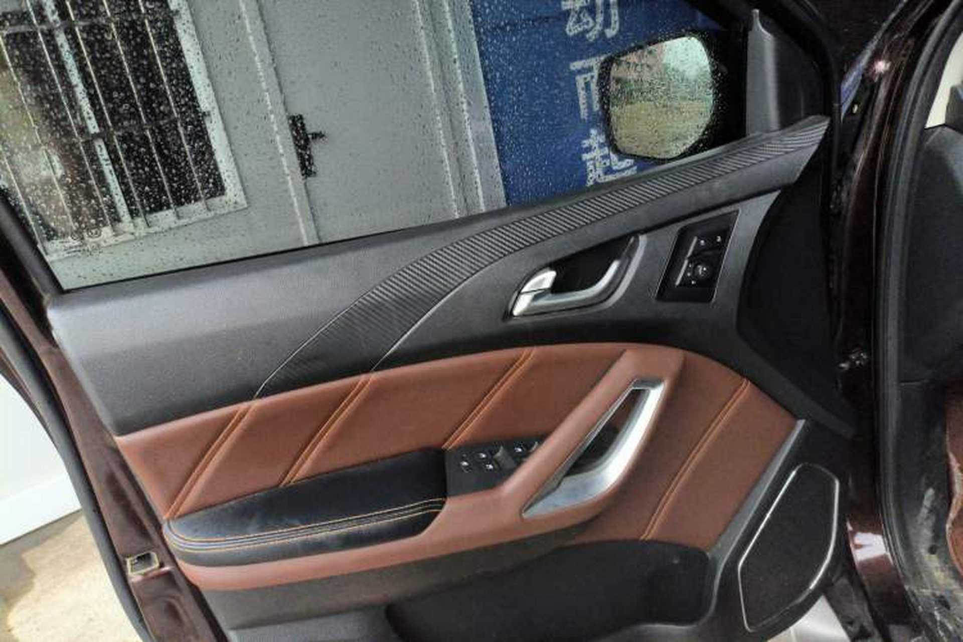 Used JMC Yusheng S350 2016 2.0T Manual 4x4 Gasoline Luxury Version with Sunroof 7 Seats Interior 7