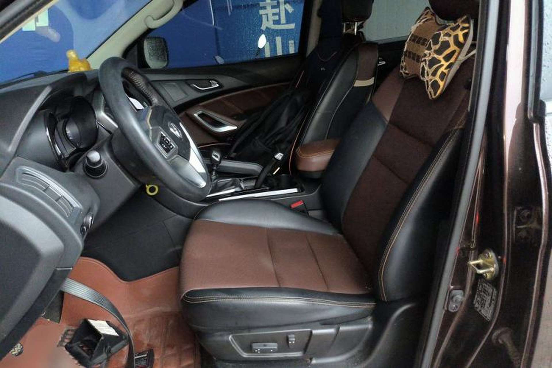 Used JMC Yusheng S350 2016 2.0T Manual 4x4 Gasoline Luxury Version with Sunroof 7 Seats Left Front Seat