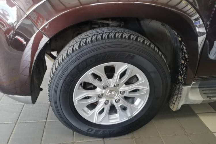 Used JMC Yusheng S350 2016 2.4T Automatic 4x4 Diesel Luxury 5-Seater Left Front Wheel Hub