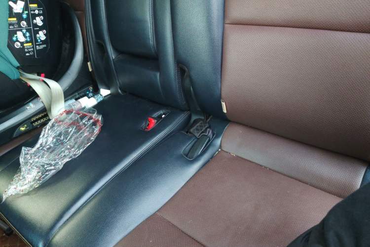 Used JMC Yusheng S350 2016 2.0T Automatic Two-Wheel Drive Gasoline Luxury Version with Sunroof 5 Seats Left Rear Seat