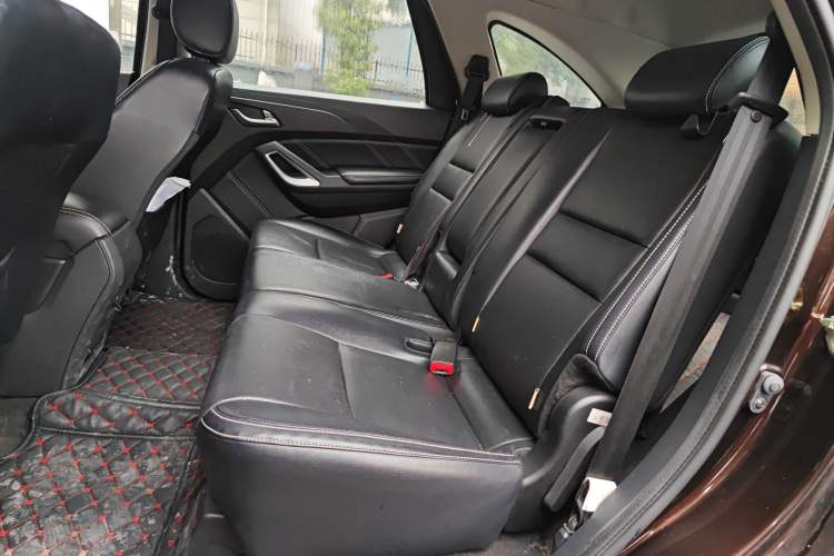 Used JMC Yusheng S350 2016 2.0T Automatic Two-Wheel Drive Gasoline Luxury Edition 5 Seats Left Rear Seat