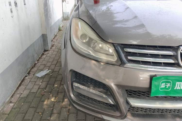 Used JMC Yusheng S350 2016 2.4T Manual Two-Wheel Drive Diesel Luxury Edition 5 Seats Right Front Headlight
