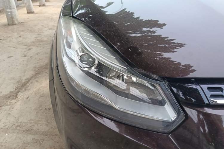 Used JMC Yusheng S350 2016 2.0T Automatic All-Wheel Drive Gasoline Luxury Version with Sunroof 5 Seats Right Front Headlight