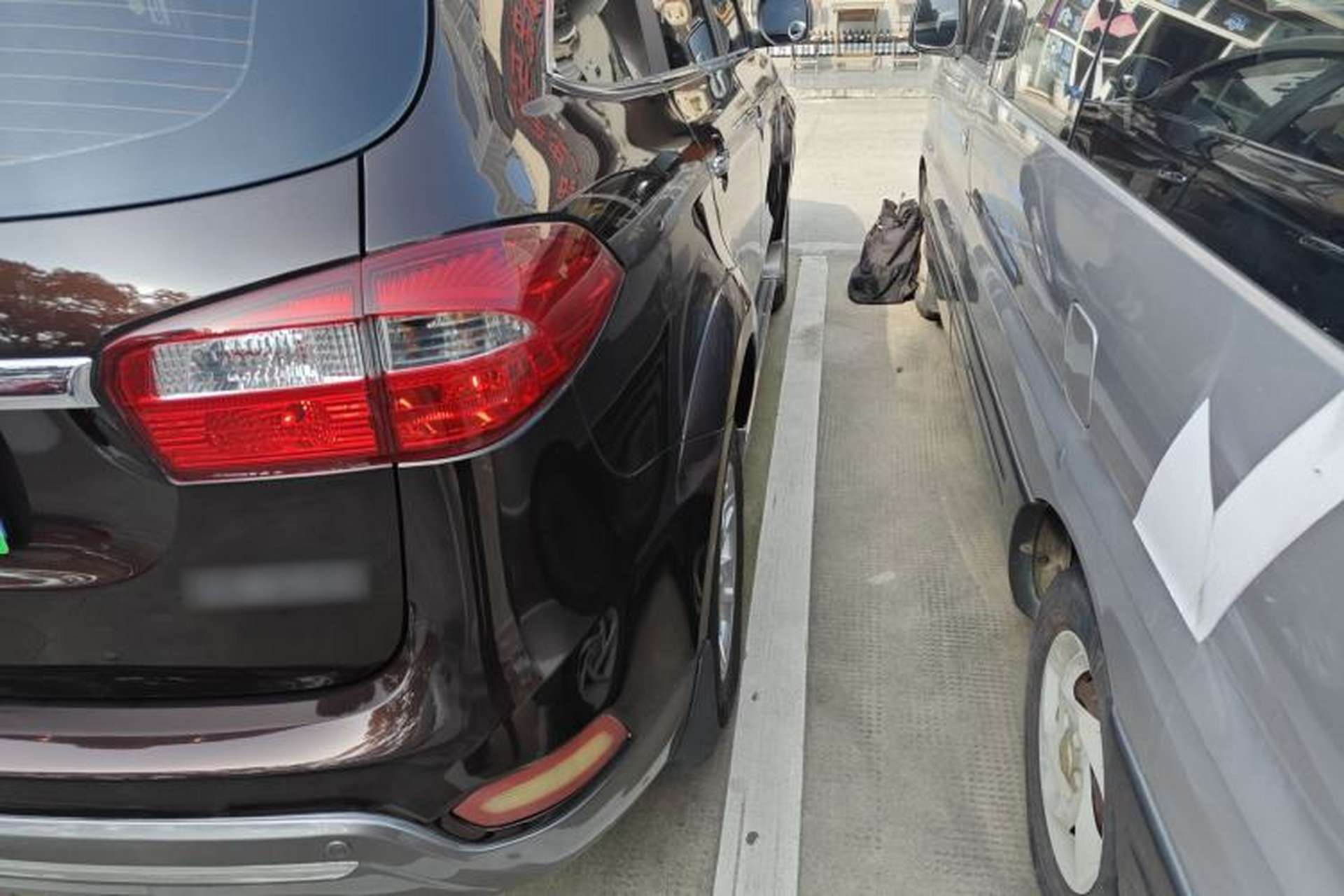 Used JMC Yusheng S350 2016 2.0T Automatic Two-Wheel Drive Gasoline Luxury Version with Sunroof 5 Seats Right Rear Taillight