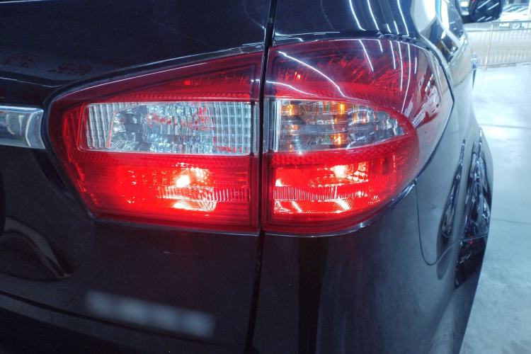 Used JMC Yusheng S350 2016 2.0T Automatic Two-Wheel Drive Gasoline Luxury Edition 5 Seats Right Rear Taillight