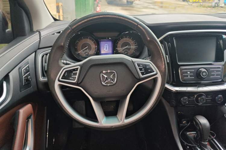 Used JMC Yusheng S350 2016 2.0T Automatic All-Wheel Drive Gasoline Luxury Edition 5 Seats Steering Wheel