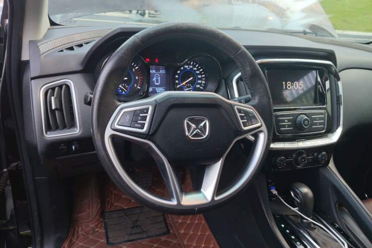 Used JMC Yusheng S350 2016 2.0T Automatic Two-Wheel Drive Gasoline Luxury Version with Sunroof 5 Seats Steering Wheel
