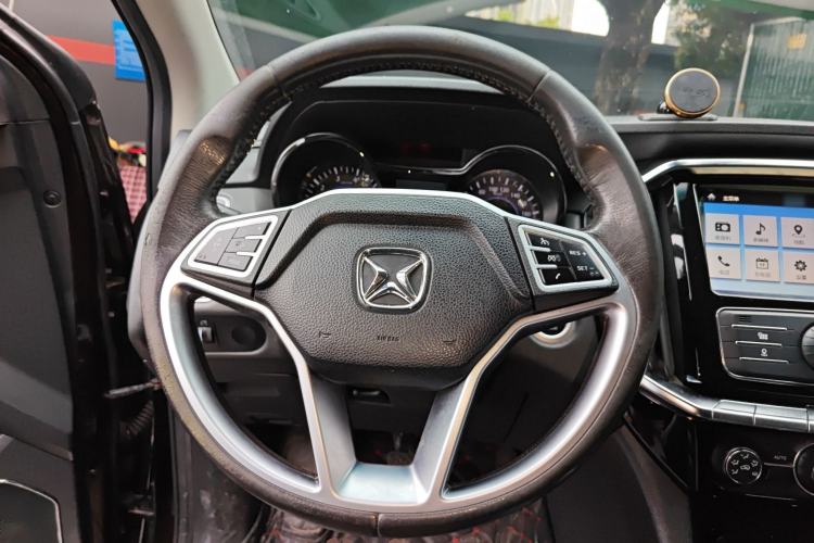 Used JMC Yusheng S350 2016 2.0T Automatic Two-Wheel Drive Gasoline Luxury Edition 5 Seats Steering Wheel