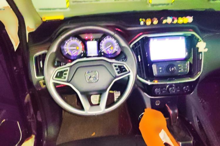 Used JMC Yusheng S350 2016 2.0T Automatic 2WD Gasoline Luxury Version with Sunroof 7 Seats Steering Wheel
