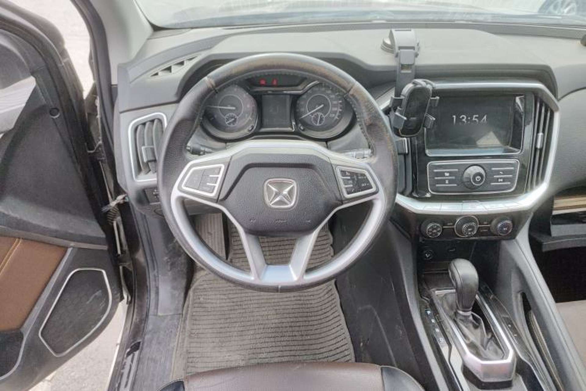 Used JMC Yusheng S350 2016 2.0T Automatic All-Wheel Drive Gasoline Ultra-Luxury 5-Seater Steering Wheel