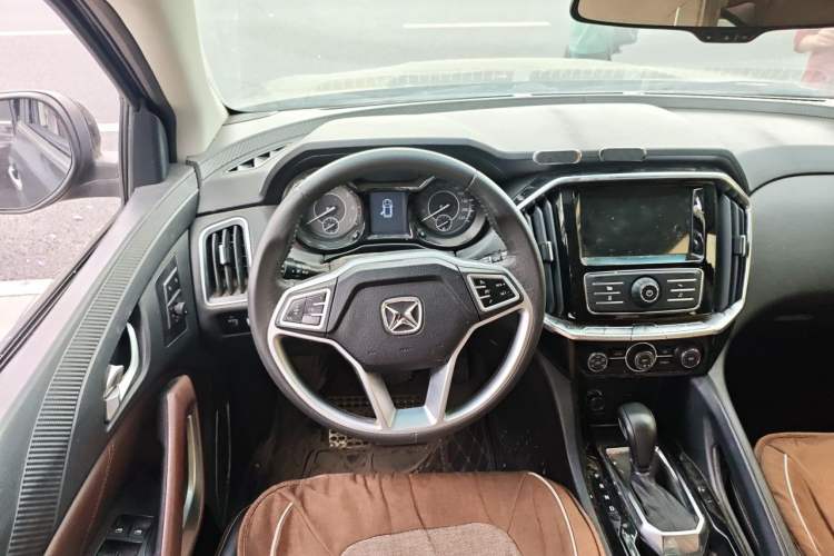 Used JMC Yusheng S350 2016 2.0T Automatic Two-Wheel Drive Gasoline Luxury Version with Sunroof 5 Seats Steering Wheel
