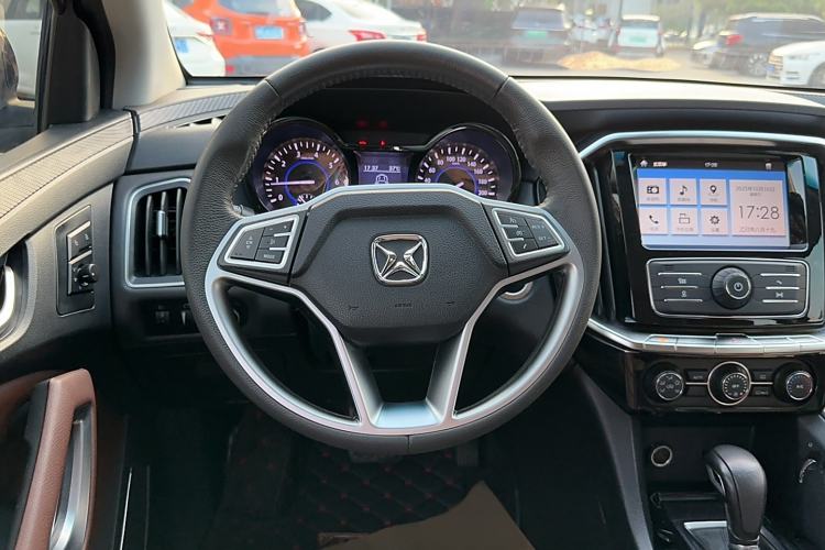 Used JMC Yusheng S350 2016 2.0T Automatic All-Wheel Drive Gasoline Ultra-Luxury 5-Seater Steering Wheel