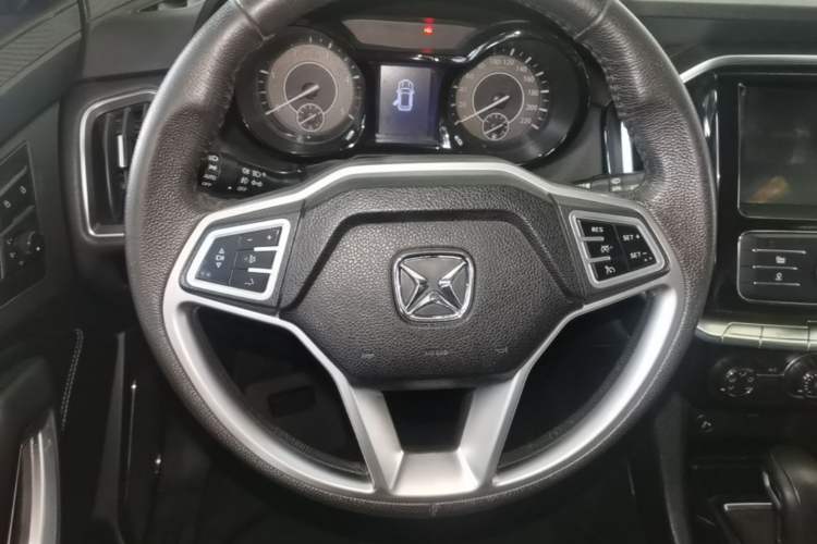 Used JMC Yusheng S350 2016 2.4T Automatic 4x4 Diesel Luxury 5-Seater Steering Wheel