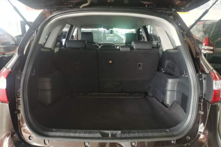 Used JMC Yusheng S350 2016 2.4T Automatic 4x4 Diesel Luxury 5-Seater Trunk