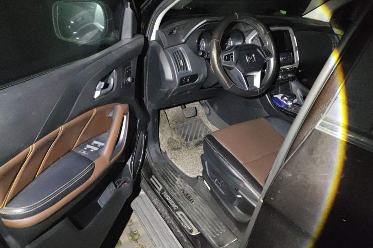 Used JMC Yusheng S350 2016 2.0T Automatic Two-Wheel Drive Gasoline Luxury Version with Sunroof 5 Seats Driver Seat
