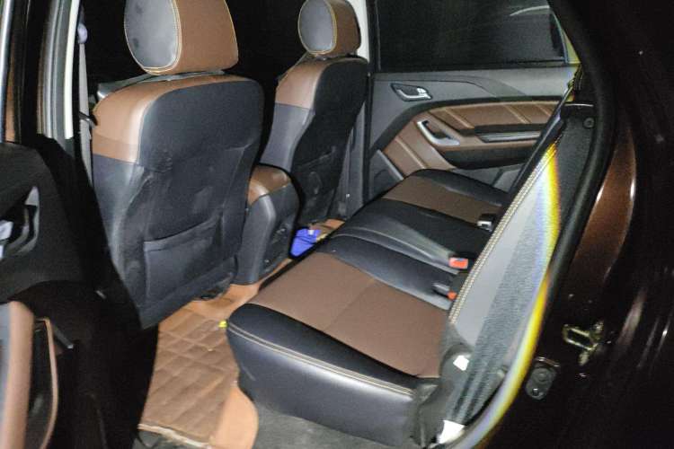 Used JMC Yusheng S350 2016 2.0T Automatic Two-Wheel Drive Gasoline Luxury Version with Sunroof 5 Seats Left Rear Seat