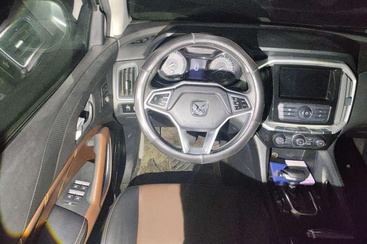 Used JMC Yusheng S350 2016 2.0T Automatic Two-Wheel Drive Gasoline Luxury Version with Sunroof 5 Seats Steering Wheel
