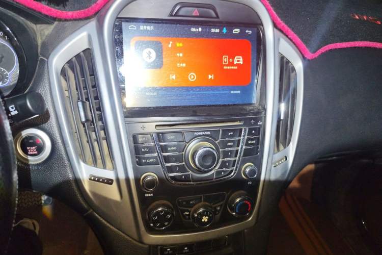Used JMC Yusheng S350 2016 2.4T Automatic 2WD Diesel Luxury 5-Seater Audio And AC Panel