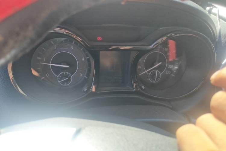 Used JMC Yusheng S350 2016 2.4T Manual 4x4 Diesel Luxury Edition 5-Seater Instrument Cluster