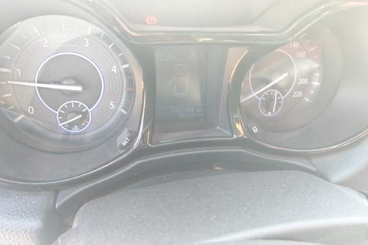 Used JMC Yusheng S350 2016 2.4T Manual 4x4 Diesel Luxury Edition 5-Seater Odometer Close Up