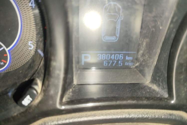 Used JMC Yusheng S350 2016 2.4T Automatic 2WD Diesel Luxury 5-Seater Odometer Close Up