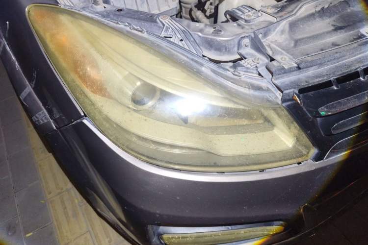 Used JMC Yusheng S350 2016 2.4T Automatic 2WD Diesel Luxury 5-Seater Right Front Headlight